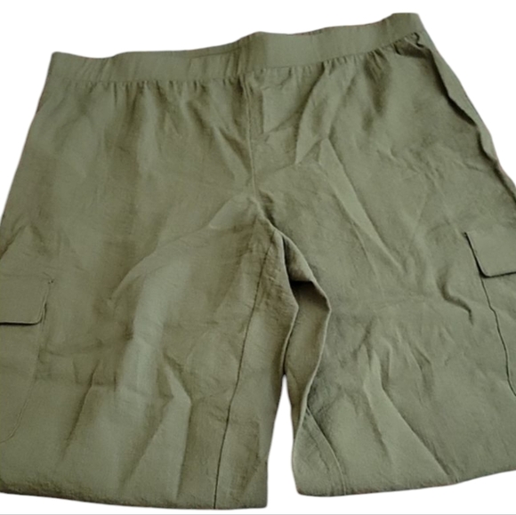 NWOT Chico's Perfect Stretch Olive Green Pants - Picture 2 of 5